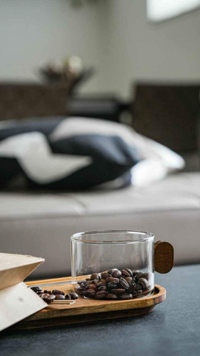 くつろぎの時間を演出するガラス製コーヒーカップ