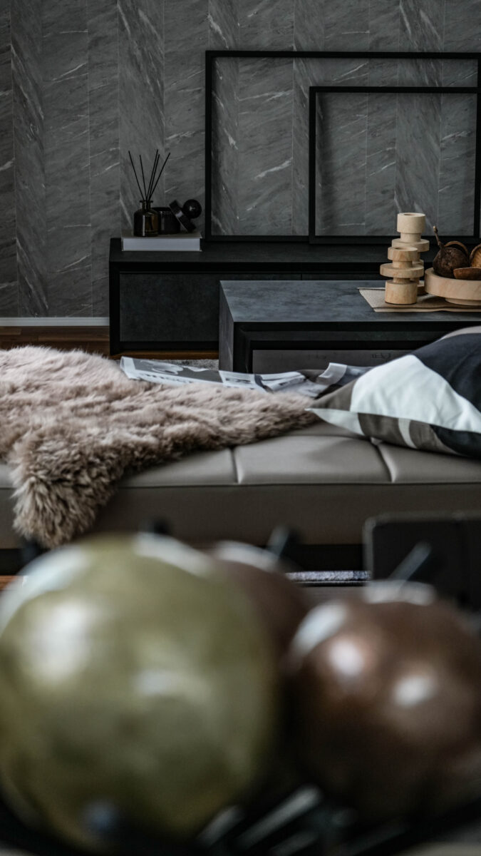 ダイニングから眺めるリビング空間