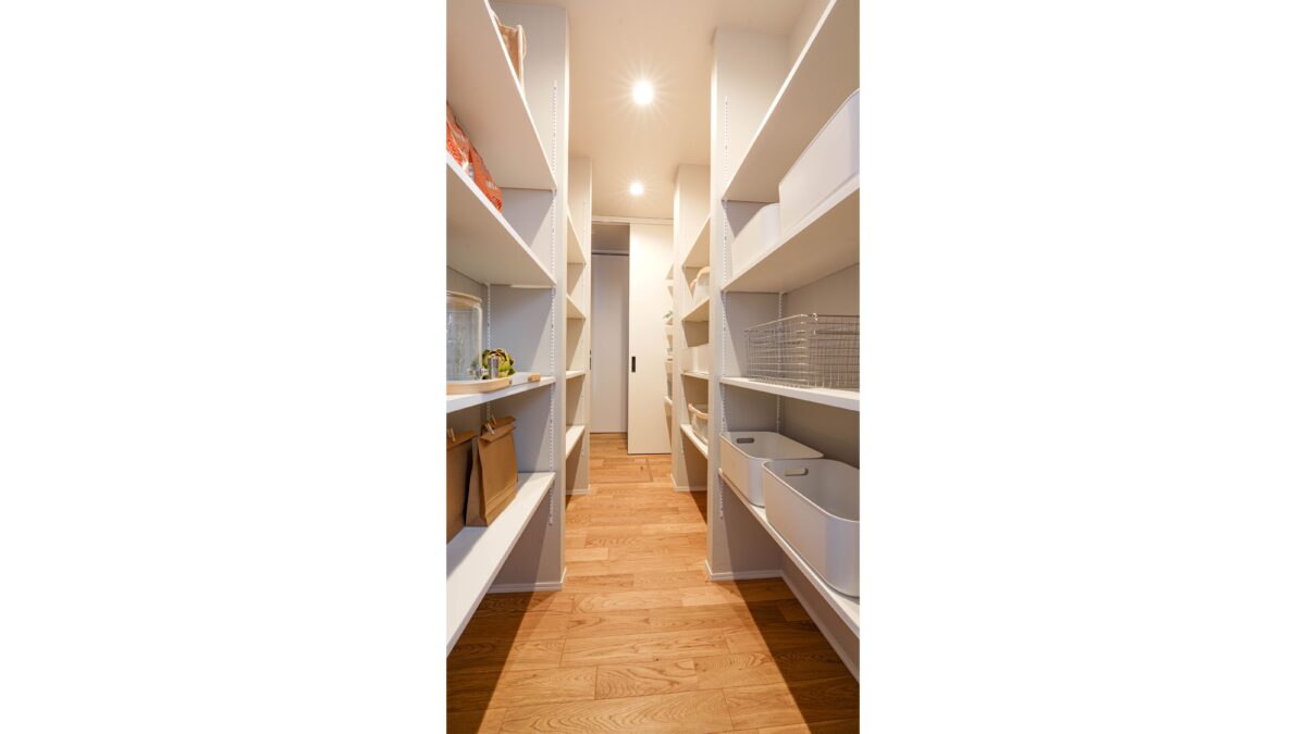 掃除用具などの日用品から食品までおける大型収納