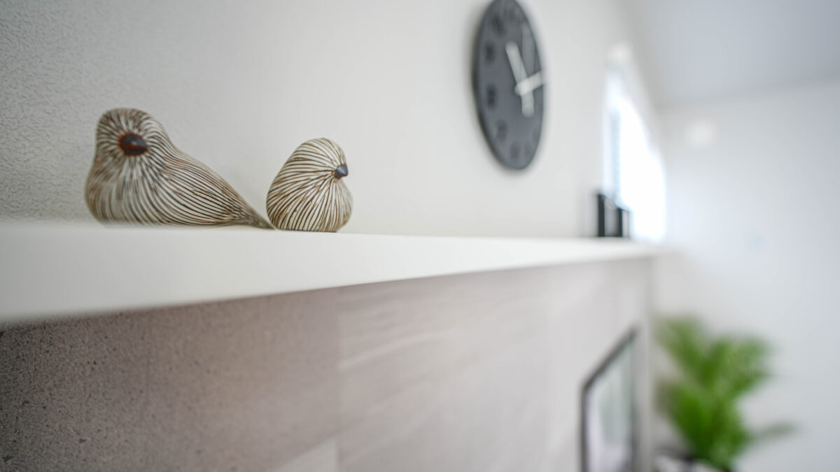 窓台カウンターはちょっとした飾り棚としても。