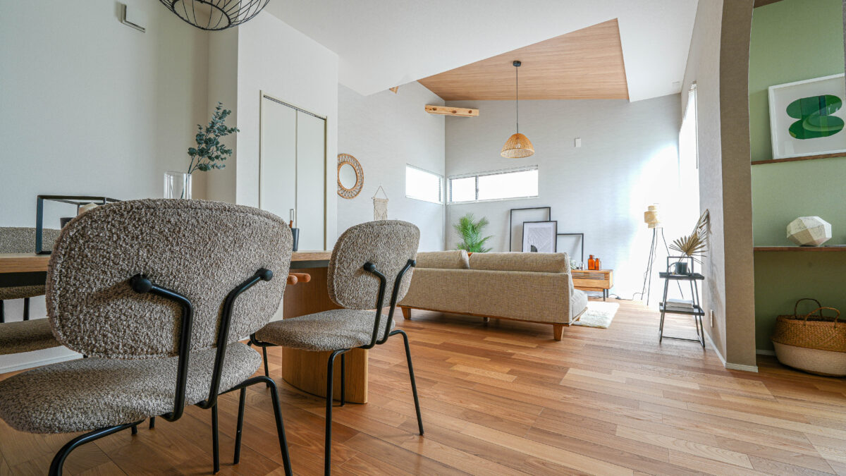 ダイニングとリビングが一体に繋がり開放感が感じられます