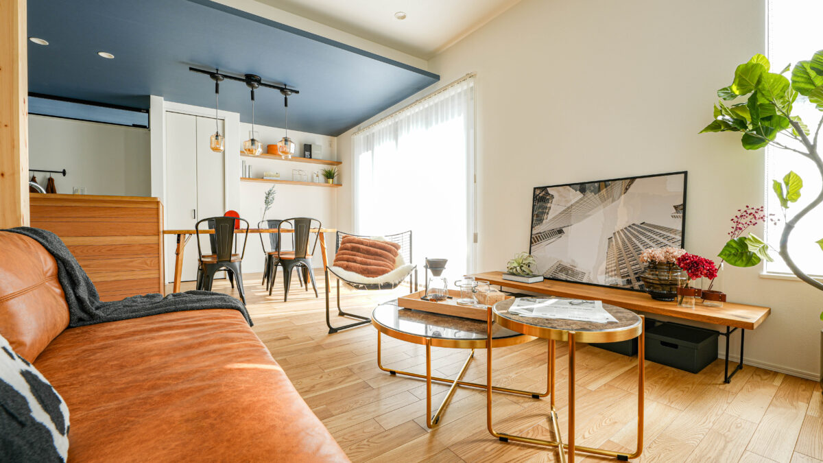 重すぎず抜け感のあるパーソナルチェアが空間のアクセント