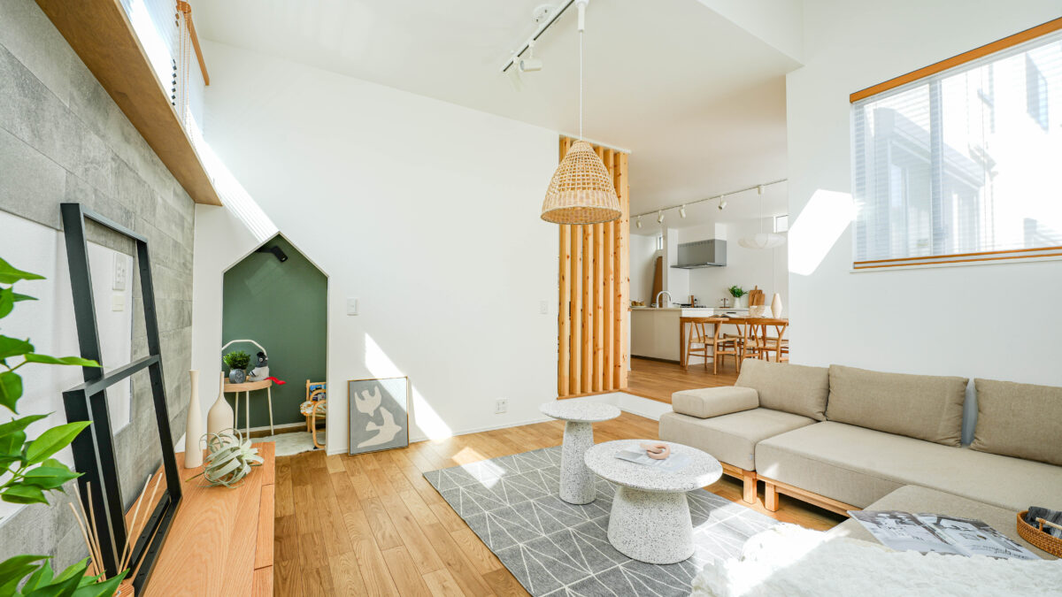 リビングに併設したおこもり感満載のリーディングヌック