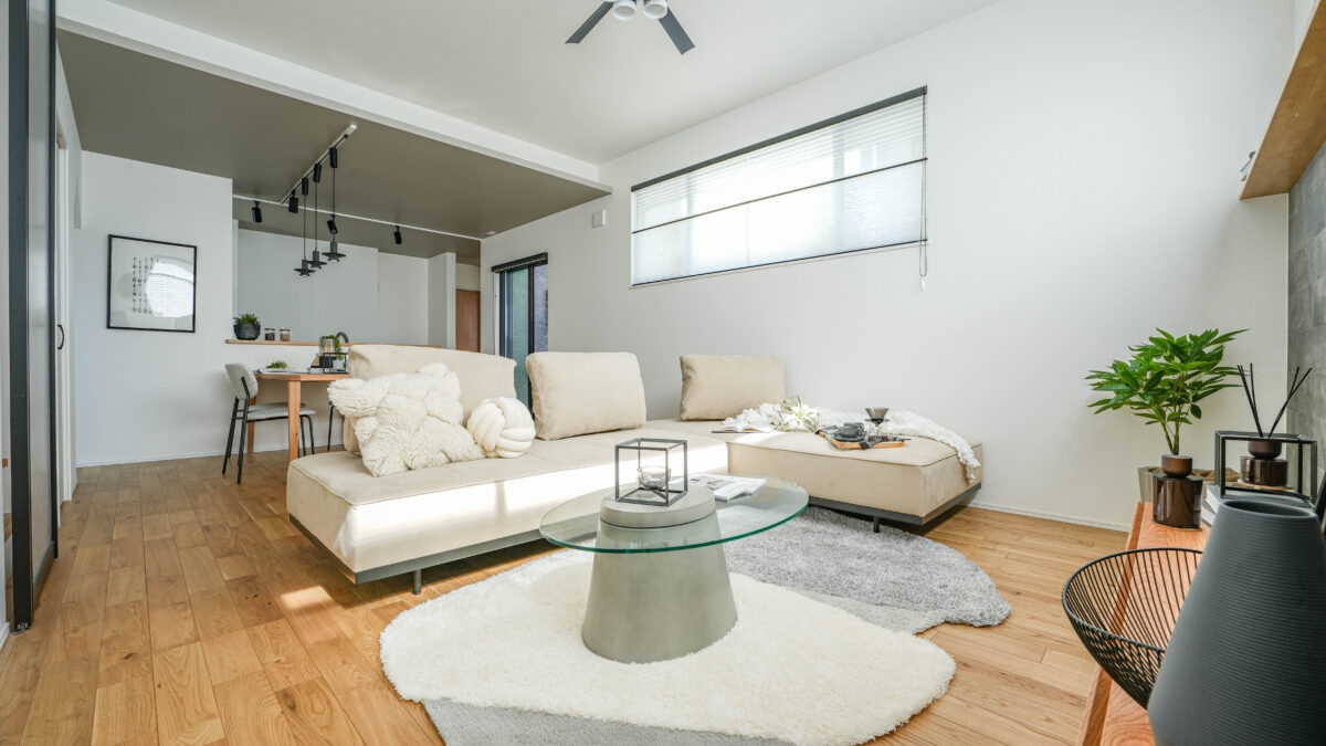 ローソファで抜け感を意識したリビング