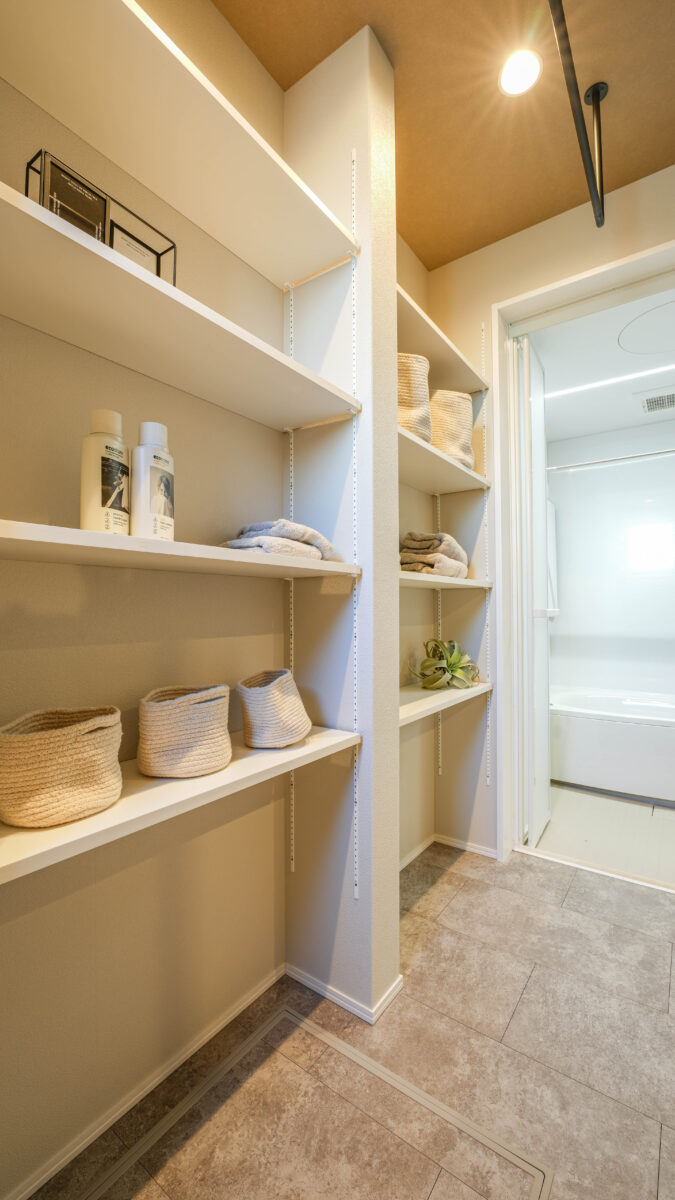 収納豊富な洗面所